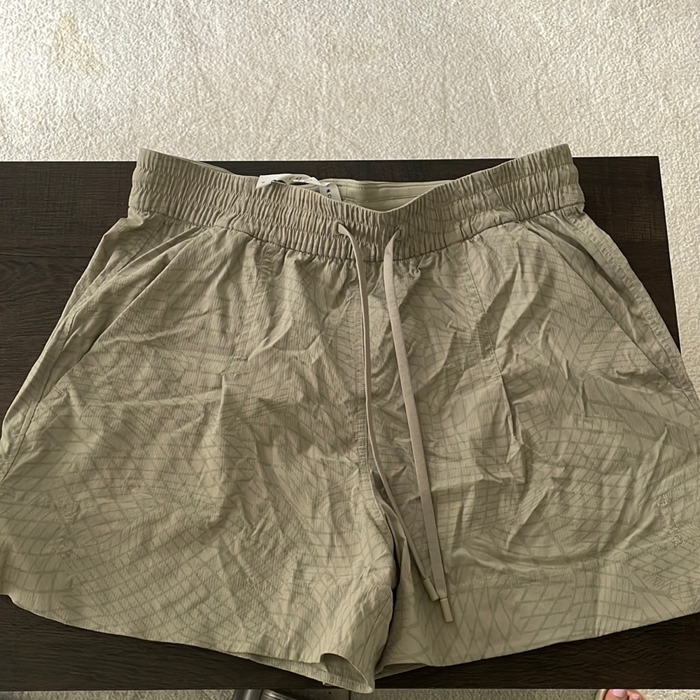 Lightweight Mid Rise Short 3.5